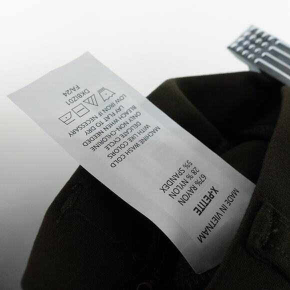 NWT Quince Medium Ex Petite 26” Ultra-Stretch Ponte Straight Leg Pants 3211-33 - Picture 9 of 11